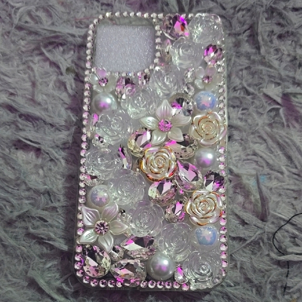 Unbranded Elegant White & Irredesent Pearl W/ Floral iPhone 14 Phone Case (NEW)